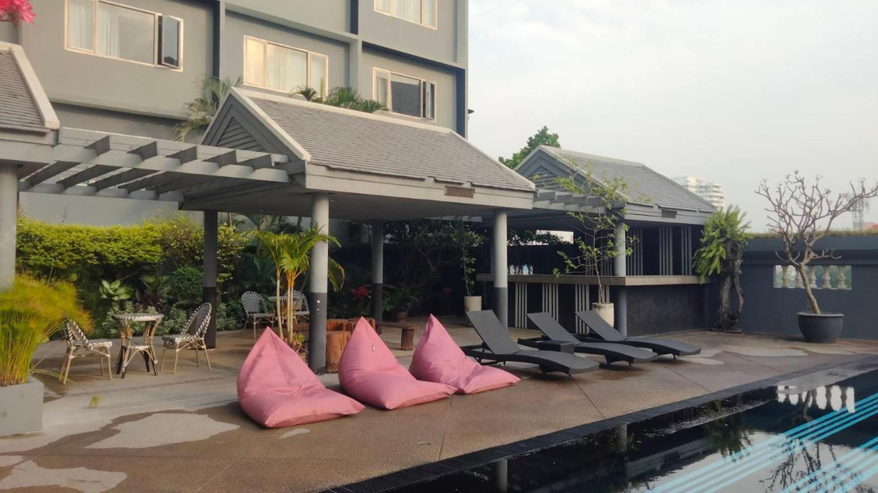 Отель Witz Bangkok Ramkhamhaeng Экстерьер фото