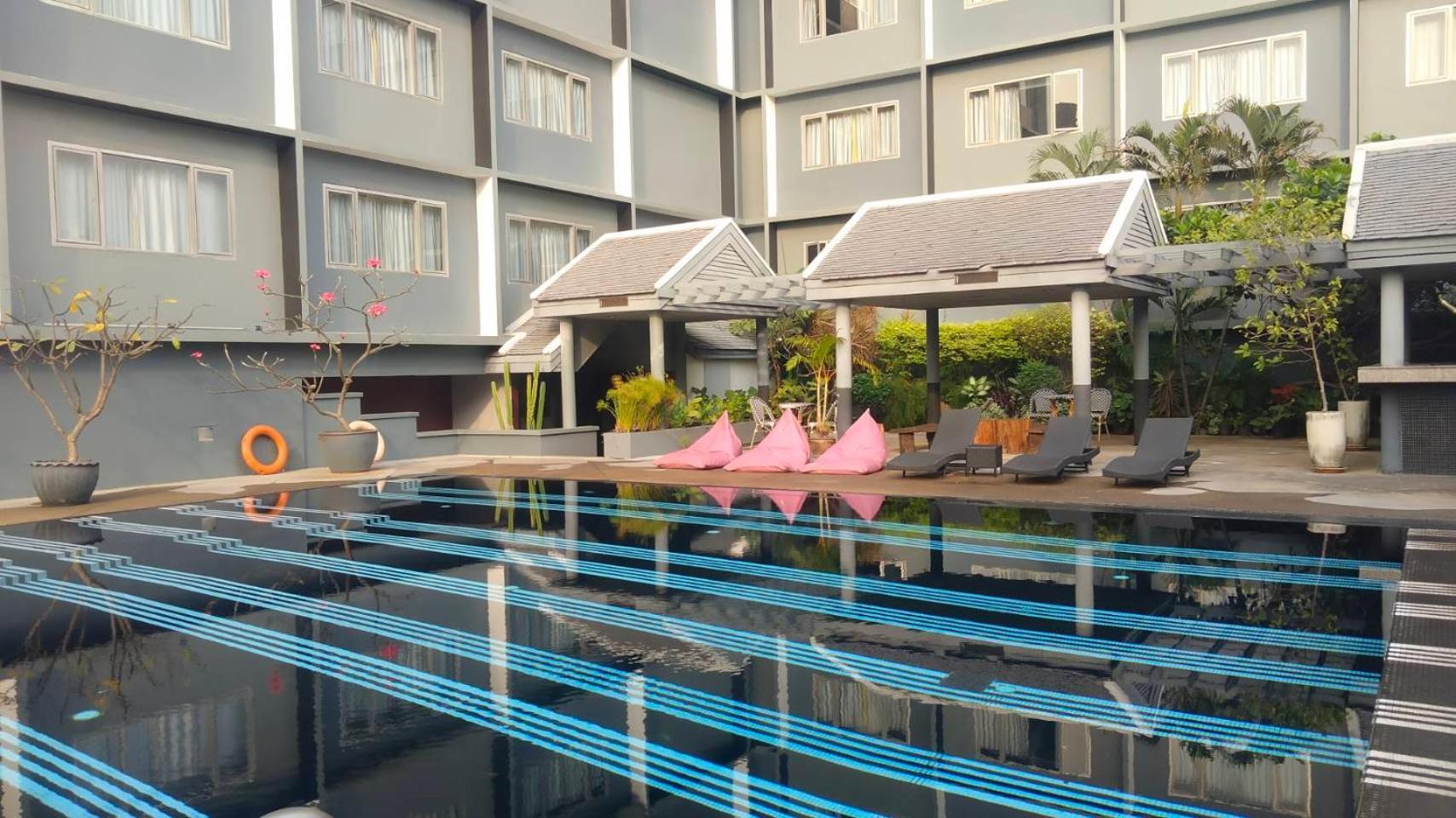 Отель Witz Bangkok Ramkhamhaeng Экстерьер фото